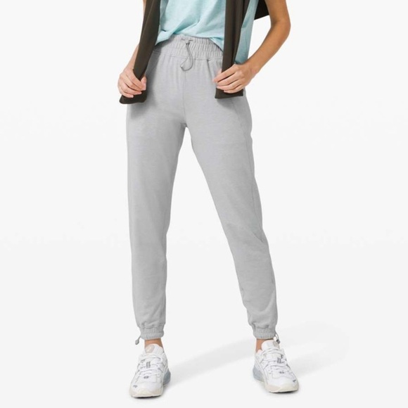 Lululemon 🍋 Ready to Rulu Jogger Cinch Color: Heathered Silver Drop - Picture 1 of 15